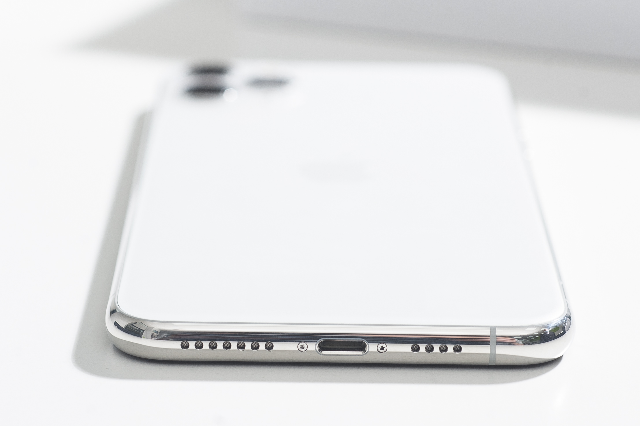 Folosit iPhone 11 Pro Max 256gb, argintiu (MWH52).